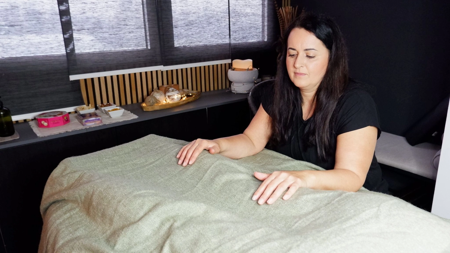 HeilOase - heile von innen - Fehima Atalan macht eine Massage